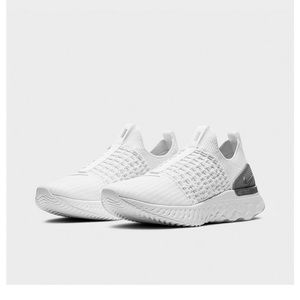 Women’s Nike React Phantom Run Flyknit 2 running shoes